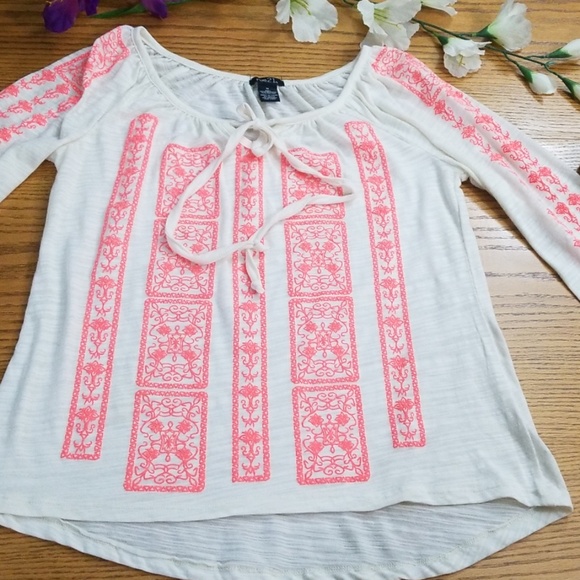 Rue 21 Blouse - Picture 2 of 5